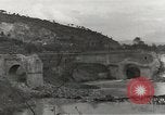 Standbild Erdbewegungsmaschinen Italien, 1944, aus Sekunde 31 historischem Filmmaterial Videoclip 65675058076