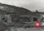 Standbild Erdbewegungsmaschinen Italien, 1944, aus Sekunde 32 historischem Filmmaterial Videoclip 65675058076