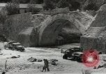 Standbild Erdbewegungsmaschinen Italien, 1944, aus Sekunde 54 historischem Filmmaterial Videoclip 65675058076