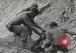 Standbild Ingenieure Italien, 1944, aus Sekunde 32 historischem Filmmaterial Videoclip 65675058077