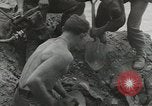 Standbild Ingenieure Italien, 1944, aus Sekunde 39 historischem Filmmaterial Videoclip 65675058077