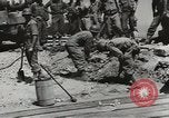 Standbild Ingenieure Italien, 1944, aus Sekunde 58 historischem Filmmaterial Videoclip 65675058077