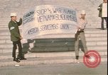 Standbild Vietnam Anti-Kriegs-Rallye Washington DC USA, 1969, aus Sekunde 43 historischem Filmmaterial Videoclip 65675058086