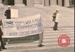 Standbild Vietnam Anti-Kriegs-Rallye Washington DC USA, 1969, aus Sekunde 51 historischem Filmmaterial Videoclip 65675058086