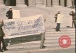 Standbild Vietnam Anti-Kriegs-Rallye Washington DC USA, 1969, aus Sekunde 52 historischem Filmmaterial Videoclip 65675058086