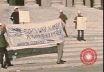 Standbild Vietnam Anti-Kriegs-Rallye Washington DC USA, 1969, aus Sekunde 54 historischem Filmmaterial Videoclip 65675058086