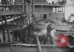 Image pétrolier United States USA, 1942, de la seconde 10 séquences d'archives historiques vidéo 65675058089