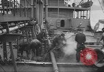 Image pétrolier United States USA, 1942, de la seconde 11 séquences d'archives historiques vidéo 65675058089