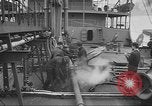 Image pétrolier United States USA, 1942, de la seconde 15 séquences d'archives historiques vidéo 65675058089