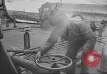 Image pétrolier United States USA, 1942, de la seconde 36 séquences d'archives historiques vidéo 65675058089