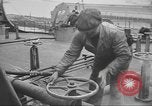 Image pétrolier United States USA, 1942, de la seconde 39 séquences d'archives historiques vidéo 65675058089