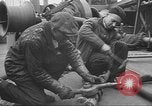 Image pétrolier United States USA, 1942, de la seconde 44 séquences d'archives historiques vidéo 65675058089