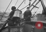 Image pétrolier United States USA, 1942, de la seconde 61 séquences d'archives historiques vidéo 65675058089