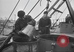 Image pétrolier United States USA, 1942, de la seconde 62 séquences d'archives historiques vidéo 65675058089
