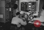 Standbild Radio telegrapher United States USA, 1942, aus Sekunde 5 historischem Filmmaterial Videoclip 65675058090