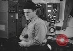 Standbild Radio telegrapher United States USA, 1942, aus Sekunde 11 historischem Filmmaterial Videoclip 65675058090
