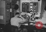 Standbild Radio telegrapher United States USA, 1942, aus Sekunde 14 historischem Filmmaterial Videoclip 65675058090