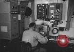 Standbild Radio telegrapher United States USA, 1942, aus Sekunde 17 historischem Filmmaterial Videoclip 65675058090
