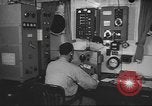 Standbild Radio telegrapher United States USA, 1942, aus Sekunde 18 historischem Filmmaterial Videoclip 65675058090