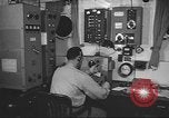 Standbild Radio telegrapher United States USA, 1942, aus Sekunde 19 historischem Filmmaterial Videoclip 65675058090