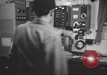 Standbild Radio telegrapher United States USA, 1942, aus Sekunde 23 historischem Filmmaterial Videoclip 65675058090