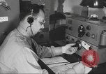 Standbild Radio telegrapher United States USA, 1942, aus Sekunde 33 historischem Filmmaterial Videoclip 65675058090