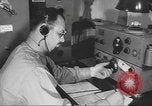 Standbild Radio telegrapher United States USA, 1942, aus Sekunde 34 historischem Filmmaterial Videoclip 65675058090