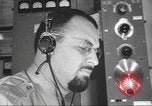Standbild Radio telegrapher United States USA, 1942, aus Sekunde 42 historischem Filmmaterial Videoclip 65675058090