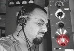 Standbild Radio telegrapher United States USA, 1942, aus Sekunde 43 historischem Filmmaterial Videoclip 65675058090