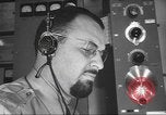 Standbild Radio telegrapher United States USA, 1942, aus Sekunde 46 historischem Filmmaterial Videoclip 65675058090