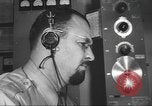 Standbild Radio telegrapher United States USA, 1942, aus Sekunde 53 historischem Filmmaterial Videoclip 65675058090