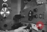 Standbild Radio telegrapher United States USA, 1942, aus Sekunde 58 historischem Filmmaterial Videoclip 65675058090