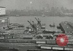 Standbild Bekämpfung von Bränden in den Seehäfen United States USA, 1944, aus Sekunde 6 historischem Filmmaterial Videoclip 65675058108