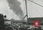 Standbild Bekämpfung von Bränden in den Seehäfen United States USA, 1944, aus Sekunde 9 historischem Filmmaterial Videoclip 65675058108