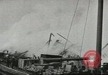Standbild Bekämpfung von Bränden in den Seehäfen United States USA, 1944, aus Sekunde 14 historischem Filmmaterial Videoclip 65675058108