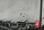 Standbild Bekämpfung von Bränden in den Seehäfen United States USA, 1944, aus Sekunde 15 historischem Filmmaterial Videoclip 65675058108