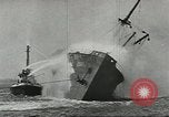 Standbild Bekämpfung von Bränden in den Seehäfen United States USA, 1944, aus Sekunde 24 historischem Filmmaterial Videoclip 65675058108