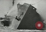 Standbild Bekämpfung von Bränden in den Seehäfen United States USA, 1944, aus Sekunde 25 historischem Filmmaterial Videoclip 65675058108