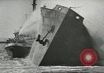 Standbild Bekämpfung von Bränden in den Seehäfen United States USA, 1944, aus Sekunde 27 historischem Filmmaterial Videoclip 65675058108