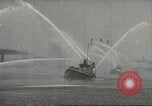 Standbild Bekämpfung von Bränden in den Seehäfen United States USA, 1944, aus Sekunde 28 historischem Filmmaterial Videoclip 65675058108