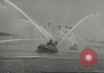 Standbild Bekämpfung von Bränden in den Seehäfen United States USA, 1944, aus Sekunde 30 historischem Filmmaterial Videoclip 65675058108