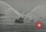 Standbild Bekämpfung von Bränden in den Seehäfen United States USA, 1944, aus Sekunde 32 historischem Filmmaterial Videoclip 65675058108