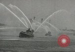 Standbild Bekämpfung von Bränden in den Seehäfen United States USA, 1944, aus Sekunde 34 historischem Filmmaterial Videoclip 65675058108