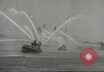 Standbild Bekämpfung von Bränden in den Seehäfen United States USA, 1944, aus Sekunde 35 historischem Filmmaterial Videoclip 65675058108