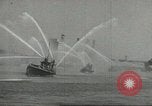 Standbild Bekämpfung von Bränden in den Seehäfen United States USA, 1944, aus Sekunde 36 historischem Filmmaterial Videoclip 65675058108