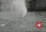 Standbild Bekämpfung von Bränden in den Seehäfen United States USA, 1944, aus Sekunde 45 historischem Filmmaterial Videoclip 65675058108