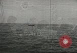Immagine di La marina mercantile marinai United States USA, 1944, secondo 27 filmato di repertorio 65675058112
