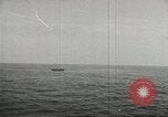 Immagine di La marina mercantile marinai United States USA, 1944, secondo 31 filmato di repertorio 65675058112