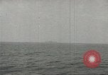 Immagine di La marina mercantile marinai United States USA, 1944, secondo 39 filmato di repertorio 65675058112