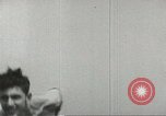 Immagine di La marina mercantile marinai United States USA, 1944, secondo 42 filmato di repertorio 65675058112